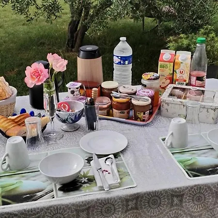 Mado بيت ضيافة Verfeuil
